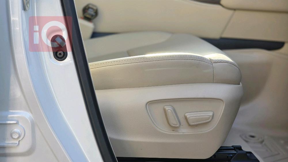 تۆیۆتا لاند کروزەر